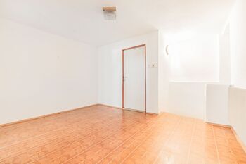 vstup na půdu - Prodej domu 155 m², Kladno