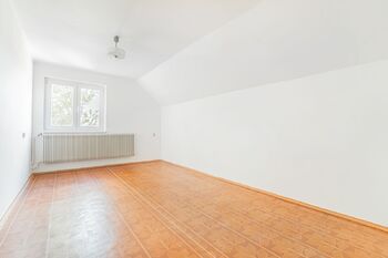 podkrovní pokoj 2. - Prodej domu 155 m², Kladno