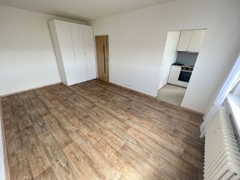 Prodej bytu 1+kk v osobním vlastnictví 30 m², Praha 4 - Chodov
