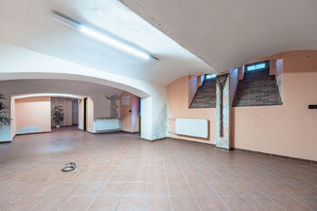 Prodej nájemního (činžovního) domu 400 m², Chomutov