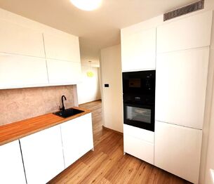 Prodej bytu 3+1 v osobním vlastnictví 58 m², Praha 10 - Strašnice