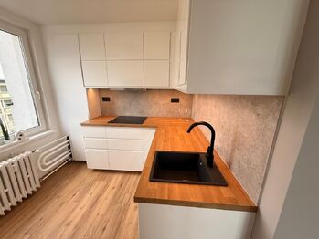 Prodej bytu 3+1 v osobním vlastnictví 58 m², Praha 10 - Strašnice