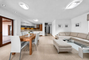 Prodej domu 252 m², Holasovice