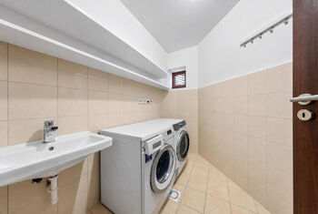 Prodej domu 252 m², Holasovice