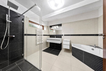 Prodej domu 252 m², Holasovice