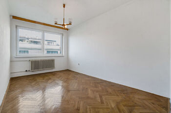 Dětský pokoj - Prodej bytu 3+1 v osobním vlastnictví 87 m², Praha 10 - Strašnice