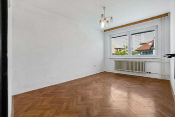 Ložnice - Prodej bytu 3+1 v osobním vlastnictví 87 m², Praha 10 - Strašnice