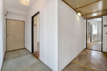 Chodba - Prodej bytu 3+1 v osobním vlastnictví 87 m², Praha 10 - Strašnice