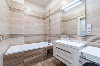 Pronájem bytu 2+kk v družstevním vlastnictví 58 m², Praha 1 - Staré Město