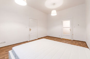 Pronájem bytu 2+kk v družstevním vlastnictví 58 m², Praha 1 - Staré Město
