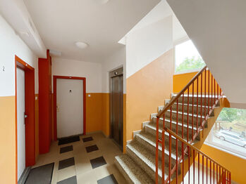 Prodej bytu 2+1 v osobním vlastnictví 45 m², Praha 5 - Hlubočepy