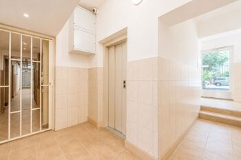 Prodej bytu 1+1 v osobním vlastnictví 30 m², Praha 4 - Chodov