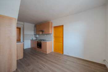 jídelna s kuchyňkou - Prodej bytu 2+kk v osobním vlastnictví 44 m², Jablonec nad Nisou