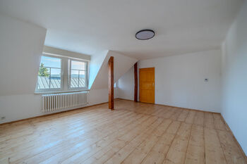 velká místnost - Prodej bytu 2+kk v osobním vlastnictví 44 m², Jablonec nad Nisou