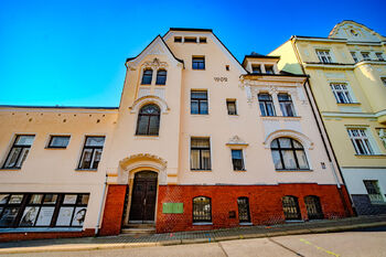 dům z ulice - Prodej bytu 2+kk v osobním vlastnictví 44 m², Jablonec nad Nisou