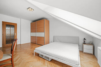 Prodej bytu 4+1 v osobním vlastnictví 166 m², Praha 2 - Nové Město