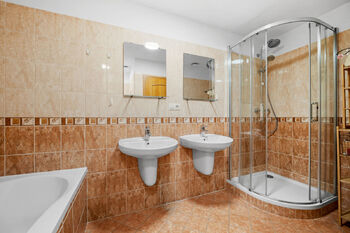 Prodej bytu 4+1 v osobním vlastnictví 166 m², Praha 2 - Nové Město