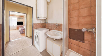 Koupelna - Prodej bytu 2+1 v osobním vlastnictví 59 m², Dubá