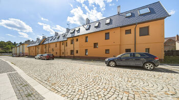 Budova - Prodej bytu 2+1 v osobním vlastnictví 59 m², Dubá