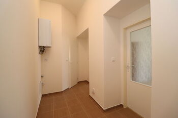 Chodba - Pronájem bytu 2+kk v osobním vlastnictví 40 m², Praha 2 - Nusle