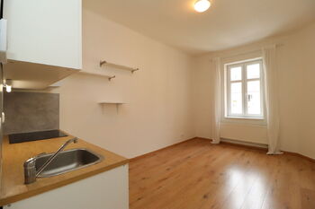 Obývací pokoj + kk - Pronájem bytu 2+kk v osobním vlastnictví 40 m², Praha 2 - Nusle