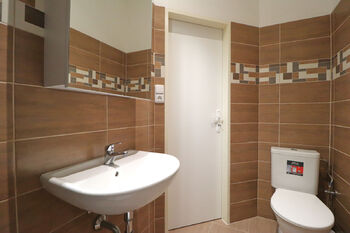 Koupelna - Pronájem bytu 2+kk v osobním vlastnictví 40 m², Praha 2 - Nusle