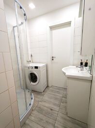 Koupelna - Pronájem bytu 2+kk v družstevním vlastnictví 44 m², Ostrava