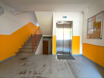 Výtah v I.NP - Pronájem bytu 2+kk v družstevním vlastnictví 44 m², Ostrava