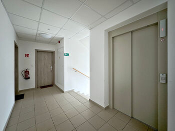 domovní chodba - Prodej bytu 3+kk v osobním vlastnictví 67 m², České Budějovice