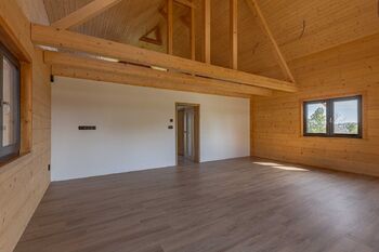 otevření do krovu obývací pokoj /kuchyně - Prodej domu 153 m², Vacov