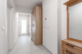 Chodba - Pronájem bytu 2+kk v osobním vlastnictví 59 m², Praha 9 - Vysočany