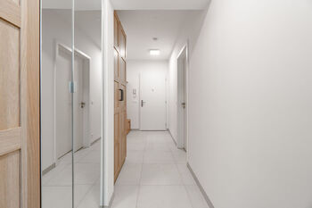Chodba - Pronájem bytu 2+kk v osobním vlastnictví 59 m², Praha 9 - Vysočany