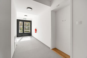 Vstup - Pronájem bytu 2+kk v osobním vlastnictví 59 m², Praha 9 - Vysočany