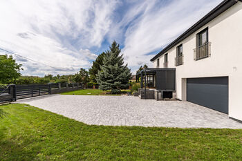 Prodej domu 329 m², Sluhy