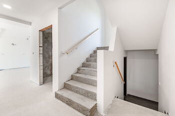 Prodej domu 329 m², Sluhy