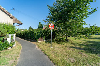 Klidné okolí nemovitosti - Prodej domu 105 m², Sokoleč