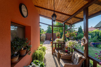 Pohled na dům a zahradu - Prodej domu 105 m², Sokoleč