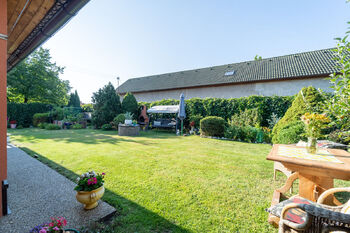 Pohled na zahradu - Prodej domu 105 m², Sokoleč