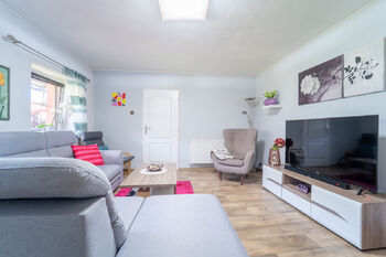 Obývací pokoj - Prodej domu 105 m², Sokoleč