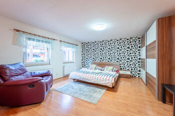 Ložnice na západní straně - Prodej domu 105 m², Sokoleč