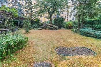 Zahrada vnitroblok - Pronájem bytu 3+kk v osobním vlastnictví 90 m², Praha 2 - Vinohrady