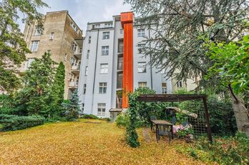 Zahrada vnitroblok - Pronájem bytu 3+kk v osobním vlastnictví 90 m², Praha 2 - Vinohrady