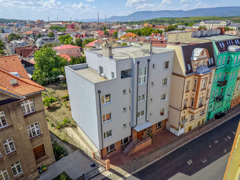 dům b - Prodej bytu 3+1 v osobním vlastnictví 77 m², Teplice
