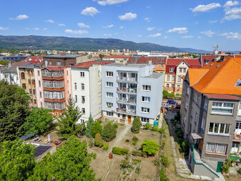dům zezadu - Prodej bytu 3+1 v osobním vlastnictví 77 m², Teplice