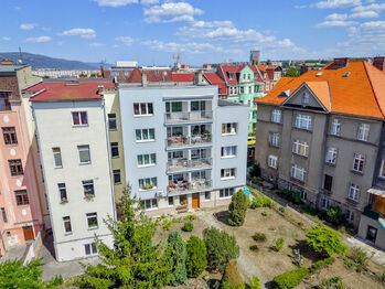 dům zezadu - Prodej bytu 3+1 v osobním vlastnictví 77 m², Teplice
