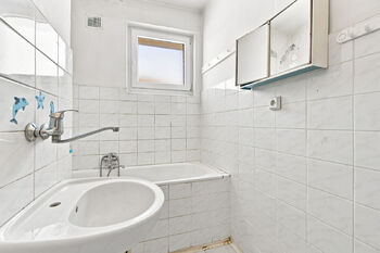 koupelna b - Prodej bytu 3+1 v osobním vlastnictví 77 m², Teplice