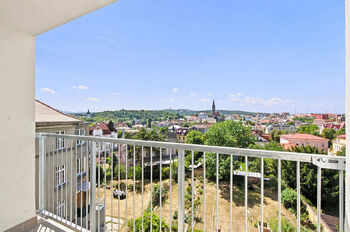 výhled z lodžie - Prodej bytu 3+1 v osobním vlastnictví 77 m², Teplice