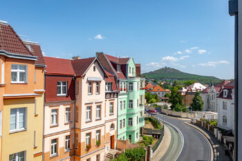 výhled z kuchyně - Prodej bytu 3+1 v osobním vlastnictví 77 m², Teplice