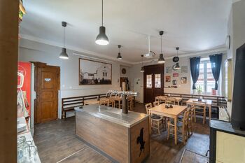 Prodej restaurace 500 m², Svinaře