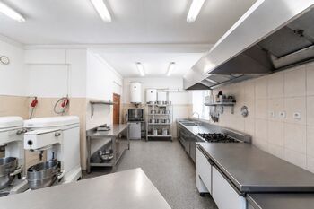 Prodej restaurace 500 m², Svinaře